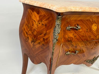 Curved chest of drawers in wood and veneer,...
