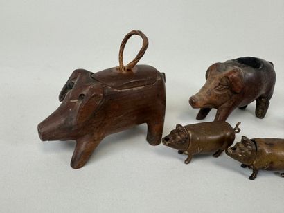 Petite collection de cochons à décor de porte...