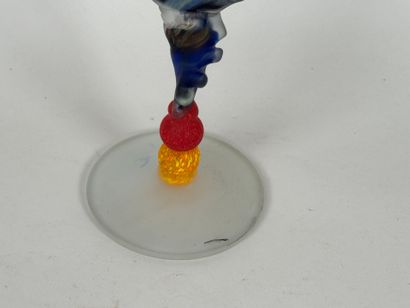 MURANO, XXe.
Bougeoir en verre coloré.
H....