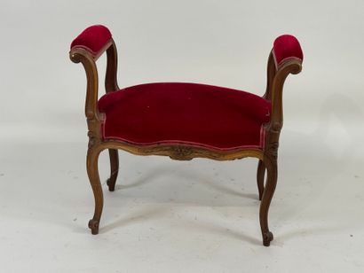 Molded wood bench, red velvet upholstery.
Louis...