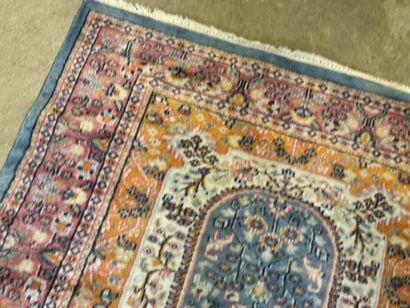 Tapis en laine nouée main à feuillage sur...