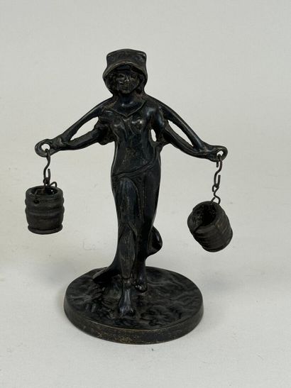 École XXe.
La porteuse d'eau.
Sujet en bronze...