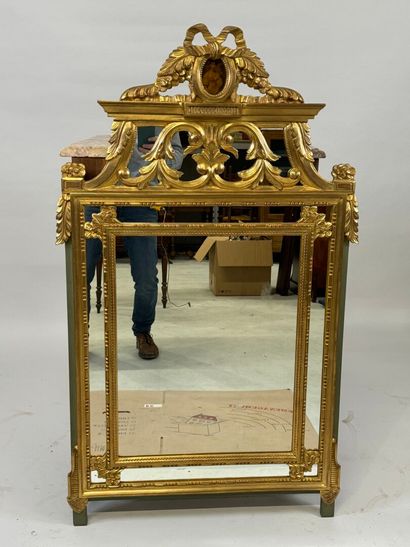 Gilded wood mirror with foliate decoration,...