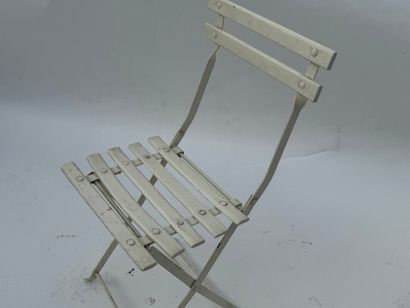 Chaise d'enfant pliante en fer forgé laquée...