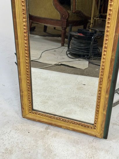 Miroir rectangulaire en bois doré et laqué...
