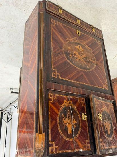 Secrétaire en bois et placage à décor de...