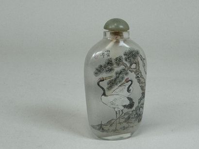 CHINE, XXe.
Tabatière en verre à décor peint...