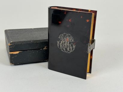 Tortoiseshell parishioner, probably monogrammed...
