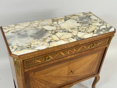 Small inlaid commode opening with two doors...
