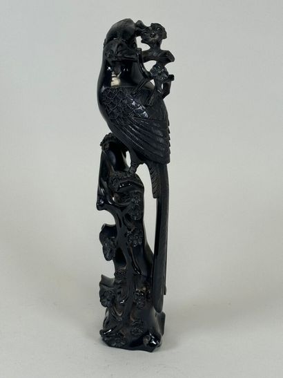 ASIA, 20th century.
Trendy bird.
Subject...
