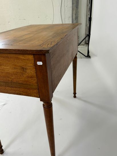 Small flap desk in wood and veneer opening...