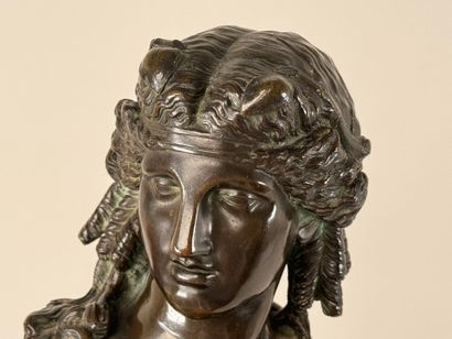 École XIXe.
Buste à l'antique.
Sujet en bronze...
