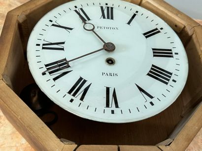 PETOTON in PARIS.
Circular ox-eye in wood...