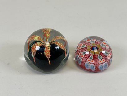 Lot de deux boules sulfure presse-papier...