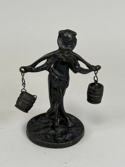 École XXe.
La porteuse d'eau.
Sujet en bronze...