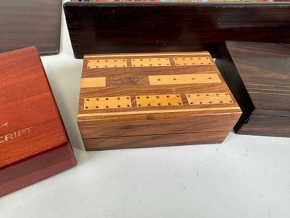 Lot including:
- NAIN JAUNE (1921) in wooden...