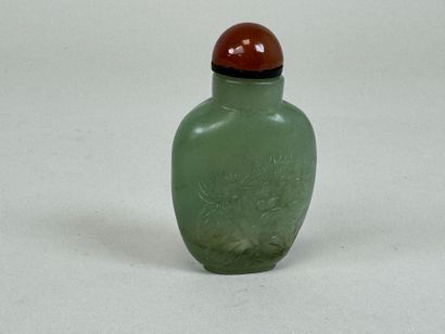 CHINE, XXe.
Tabatière en pierre colorée à...