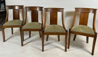 Série de 4 chaises gondole en bois naturel...