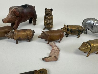 Petite collection de cochons à décor de porte...