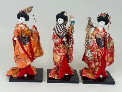 JAPON, XXe.
Ensemble de trois geishas en...