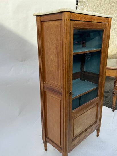 Vitrine rectangulaire à hauteur d'appui en...