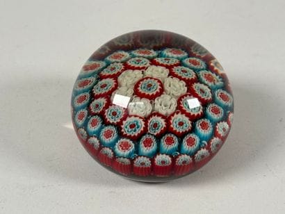 Boule sulfure presse-papier en verre coloré...