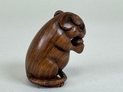 JAPON,XXe.
Netsuke en bois sculpté figurant...