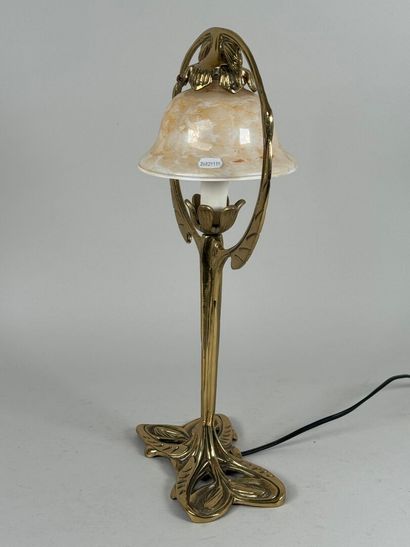 Lampe de bureau en bronze à décor feuillagé,...