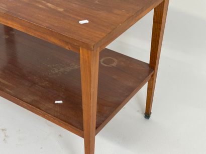 Petite table basse rectangulaire en bois...