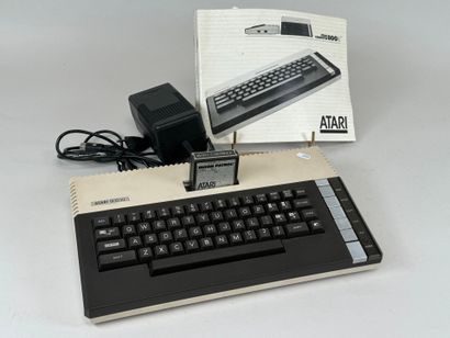 ATARI 800 XL.
Clavier et son alimentation.
7...