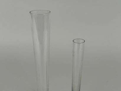 KOSLA, SWEDEN.
Deux vases soliflore, la base...