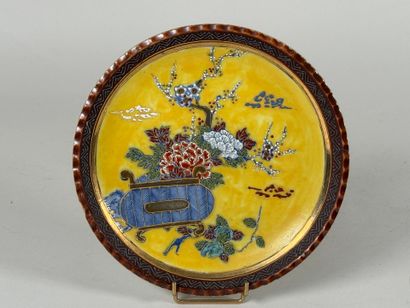 Small polychrome porcelain plate decorated...