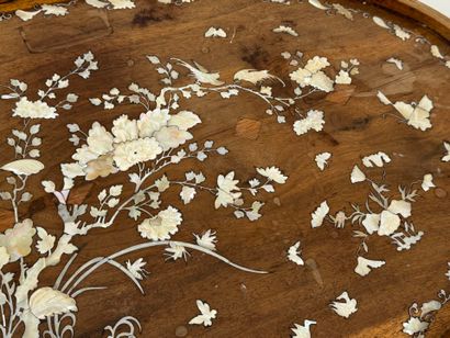 Small coffee table, oval top decorated with...