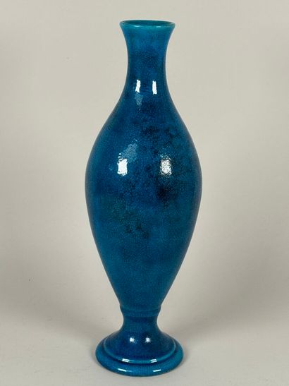 SEVRES.
Blue crackled ceramic vase.
H. 38...