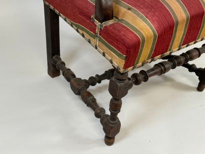 Fauteuil en bois mouluré, tourné et teinté,...