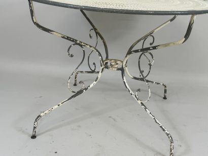 Table ou guéridon de jardin en métal laqué...