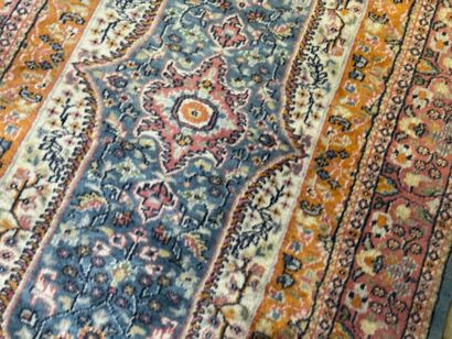 Tapis en laine nouée main à feuillage sur...