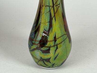 MURANO, XXe.
Vase en verre coloré à décor...