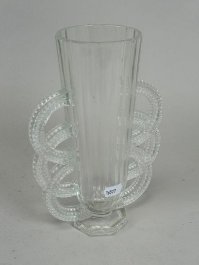VERLYS, FRANCE.
Vase en verre fuselé, les...