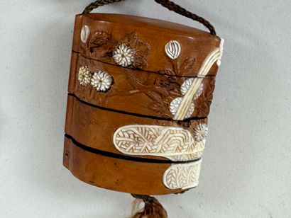 JAPON, XXe.
Inrō ou boite de médecine à quatre...