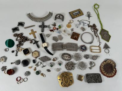 Important lot of brooches, cufflinks, necklaces,...
