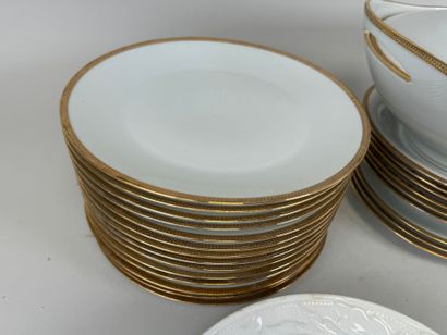 HAVILAND, FRANCE.
Partie de service de table...