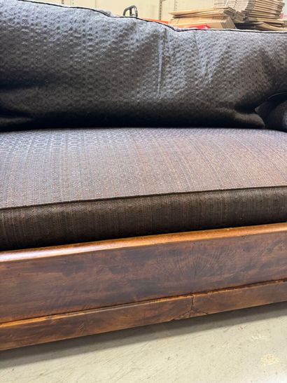 Mahogany boat bed with bench seat.
84 x 170...