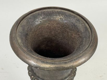 Medici-style cast-iron garden basin.
H. 44...