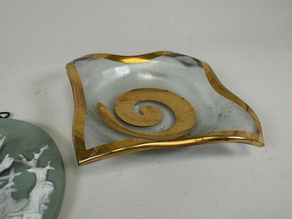 Lot including :
- polychrome ceramic stoup...