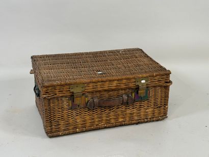 Wicker, metal and leather trunk.
31 x 70...
