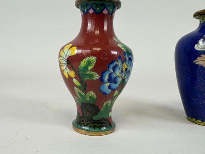 ASIE, XXe.
Ensemble de deux vases en bronze...