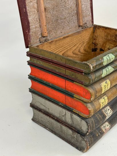 LA LECTURE AU FOYER par DUBOIS.
Petit coffre...