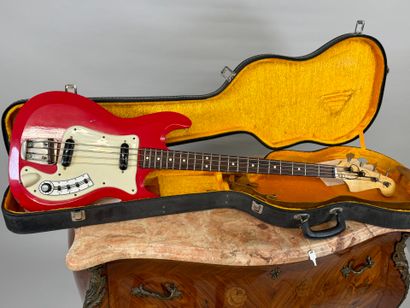 FUTURAMA.
Electric bass numbered 546021.
L....