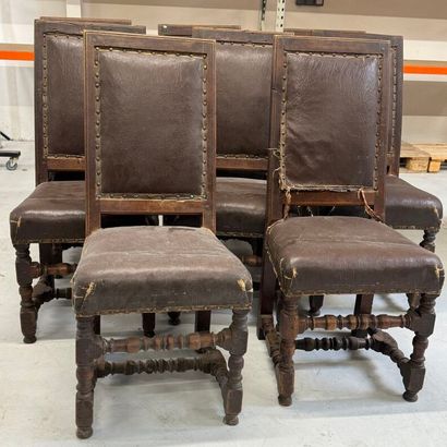 Série de huit chaises en bois mouluré et...